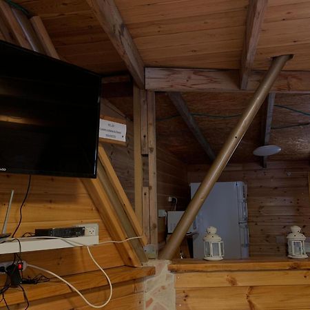 בקתת עץ בחורש במנות - דום גיאודזי - Wooden Cabin In Manot Esterno foto