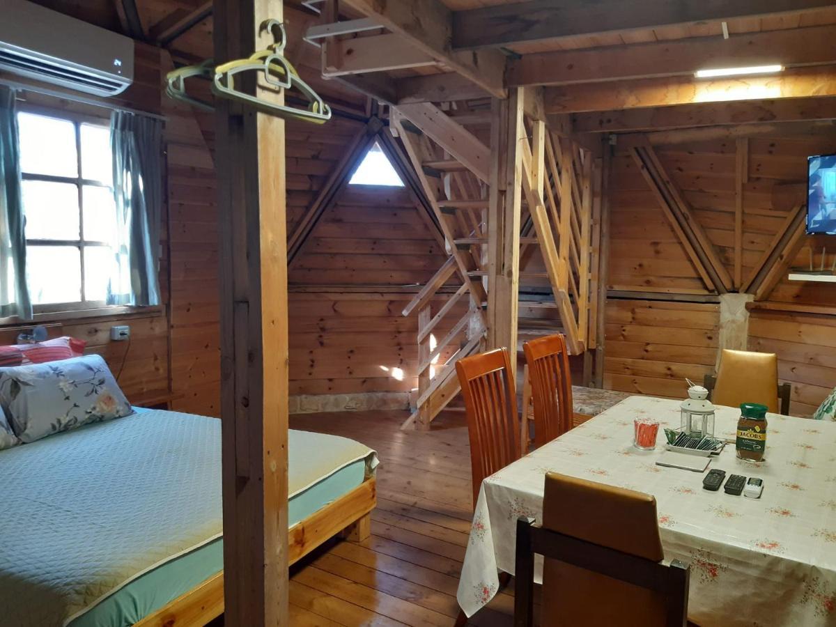 בקתת עץ בחורש במנות - דום גיאודזי - Wooden Cabin In Manot Esterno foto