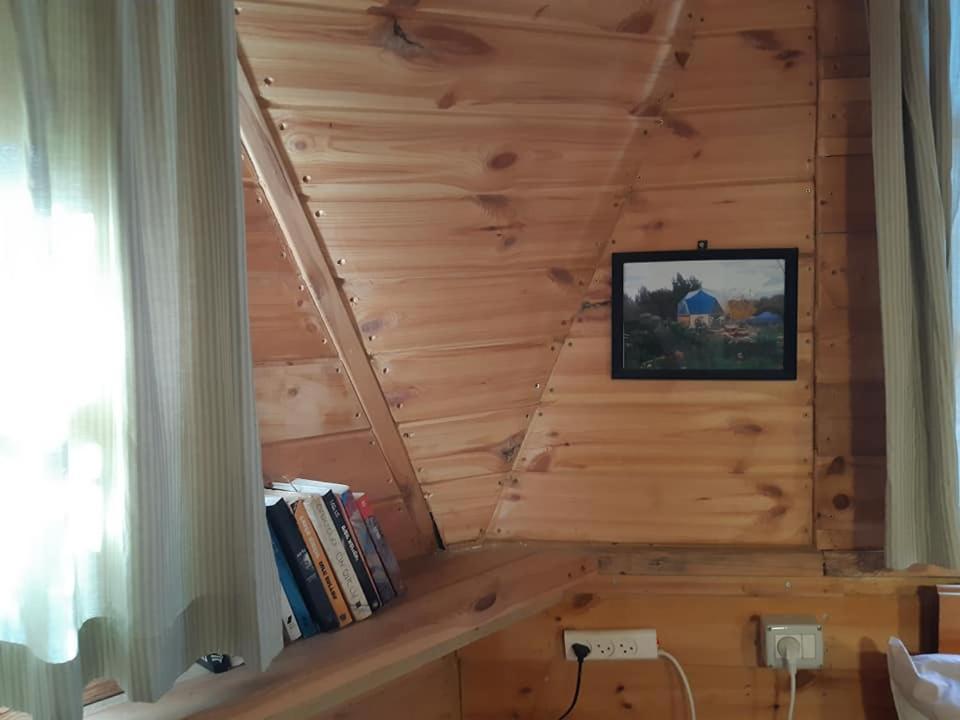 בקתת עץ בחורש במנות - דום גיאודזי - Wooden Cabin In Manot Esterno foto