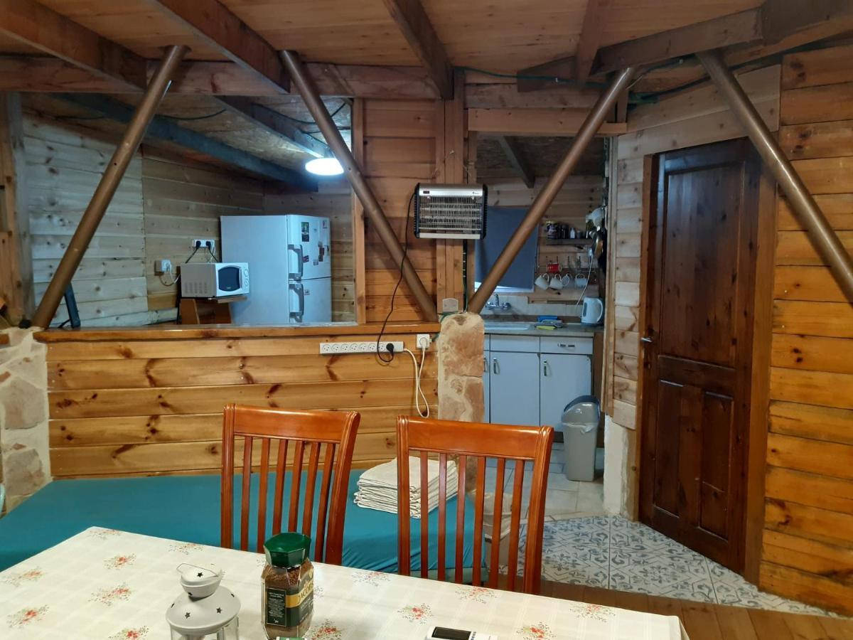 בקתת עץ בחורש במנות - דום גיאודזי - Wooden Cabin In Manot Esterno foto