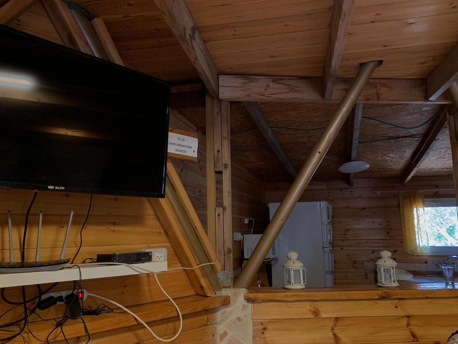 בקתת עץ בחורש במנות - דום גיאודזי - Wooden Cabin In Manot Esterno foto