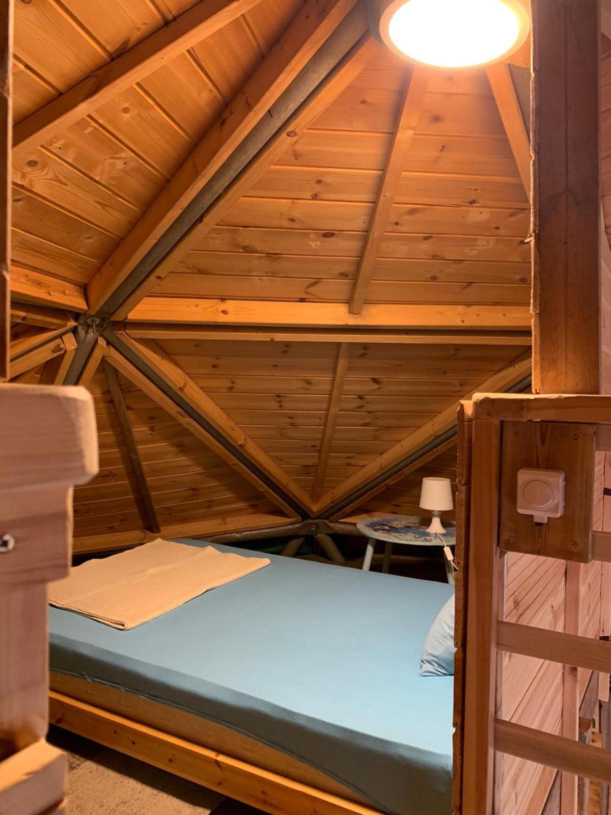 בקתת עץ בחורש במנות - דום גיאודזי - Wooden Cabin In Manot Esterno foto
