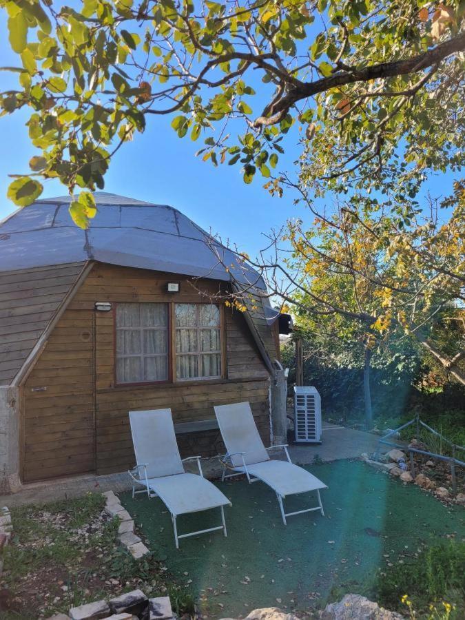 בקתת עץ בחורש במנות - דום גיאודזי - Wooden Cabin In Manot Esterno foto